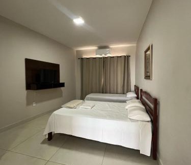 Patos de Minas Apartment | Apartamento 102 - Suíte com ar condicionado