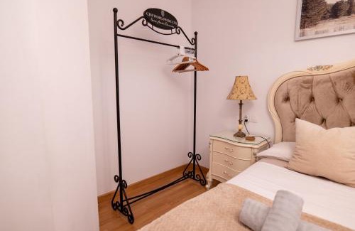 La Goleta Apartment | Apartamento Carreteria - Muro Medieval