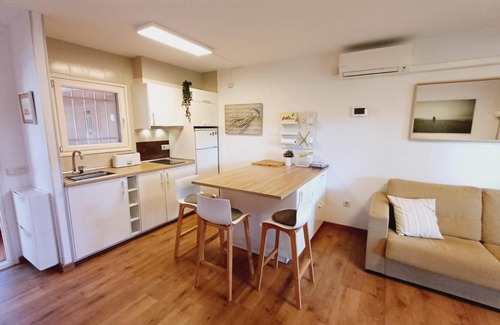 Pals Apartment | Apartamento con piscina y wifi cerca de la playa
