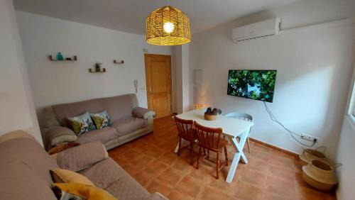 La Iruela Apartment | Apartamento con vistas a la piscina y al castillo templario