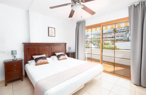 San Eugenio Apartment | Apartamento de 2 Dormitorios con Piscina en Costa Adeje