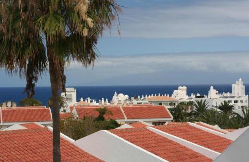 San Eugenio Apartment | Apartamento de 2 Dormitorios con Piscina en Costa Adeje
