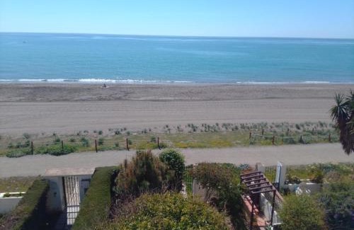 Torre de Benagalbon Apartment | Apartamento con acceso directo a la playa