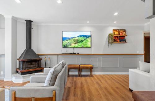 Bairro Lago Negro Apartment | Apartamento Grunerberg 3 Suítes by Achei Gramado