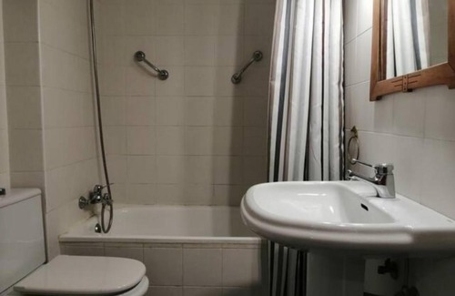 Taull Apartment | Apartamento Herbasabina 3 con jardín comunitario y piscina en verano