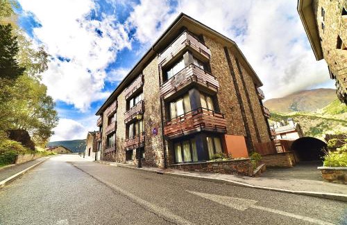 Canillo Apartment | Apartamento junto a pistas en Canillo 2-8 HUT-7852