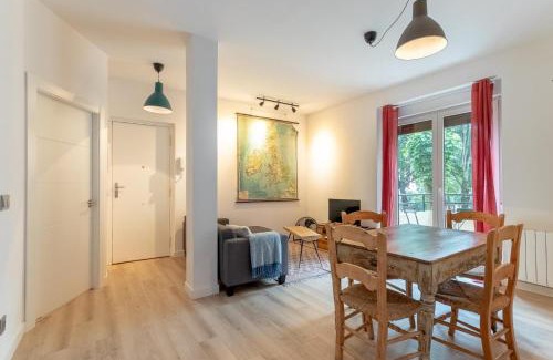 Basauri Apartment | Apartamento KUIA en Gran Bilbao con terraza y vistas a un parque