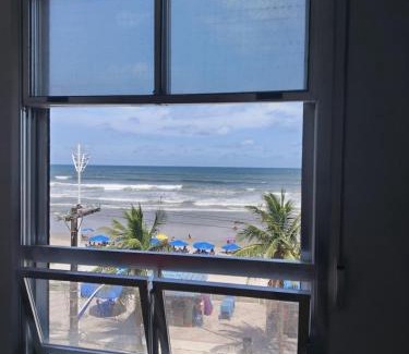 Mongagua Apartment | Apartamento pé na Areia com Garagem no Centro