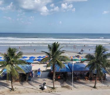 Mongagua Apartment | Apartamento pé na Areia com Garagem no Centro