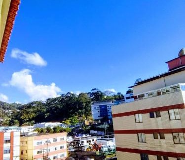 Teresopolis Apartment | Apartamento para suas férias próximo a avenida, localizado no 3 pavimento em prédio sem elevador