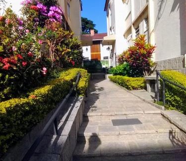 Teresopolis Apartment | Apartamento para suas férias próximo a avenida, localizado no 3 pavimento em prédio sem elevador