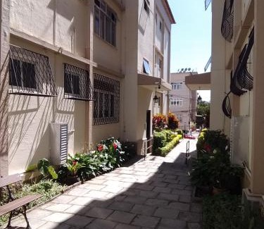 Teresopolis Apartment | Apartamento para suas férias próximo a avenida, localizado no 3 pavimento em prédio sem elevador