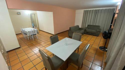 Ilheus Apartment | Apartamento Renoir - único por andar, 2 vagas de garagem e piscina - Centro