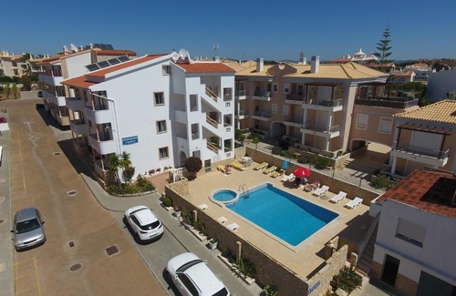 Olhos D'Agua Apartment | Apartamento T1 (2-4 per.)com Piscina, perto da Praia