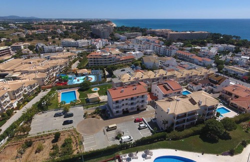 Olhos D'Agua Apartment | Apartamento T1 (2-4 per.)com Piscina, perto da Praia