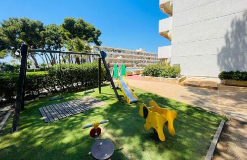 Vilafortuny Apartment | Apartamento vistas al mar, con acceso directo a la playa, piscina y parking gratis!