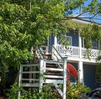 Coxen Hole Apartment | Apartemento Familiar en Roatan - Bella Vista