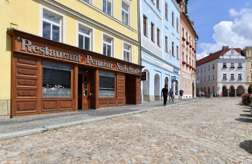 Jindrichuv Hradec Apartment | Apartmány Na Náměstí 85