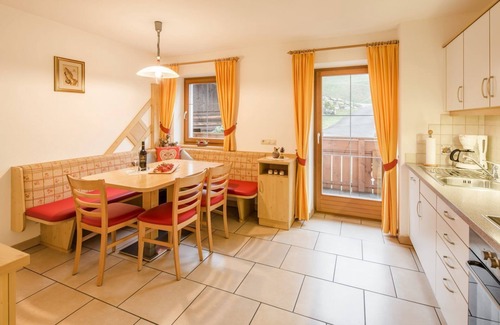 Valle Aurina Apartment | Apartment "Voppichlhof Edelweiss" with Mountain View, Shared Garden & Wi-Fi