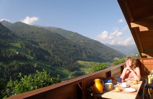Valle Aurina Apartment | Apartment "Voppichlhof Alpenrose" with Mountain View, Shared Garden & Wi-Fi