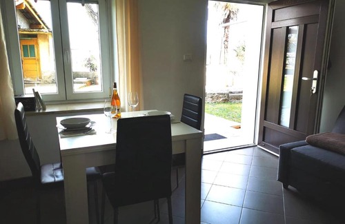 Miren-Kostanjevica Apartment | Apartma MIMI