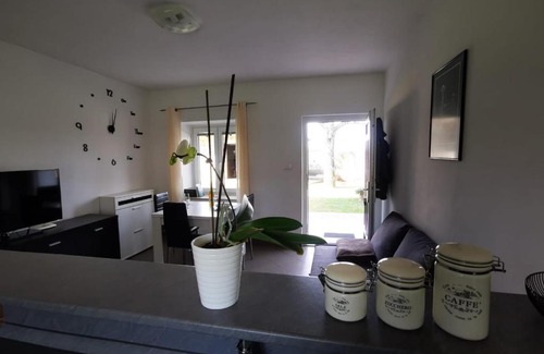 Miren-Kostanjevica Apartment | Apartma MIMI