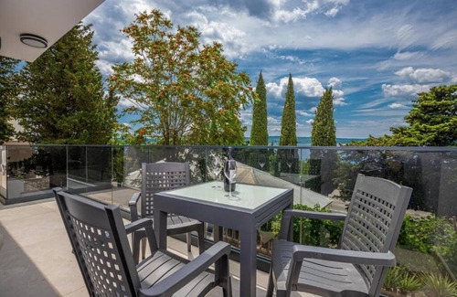 Crikvenica Apartment | Apartman Helena