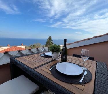 Opric Apartment | Apartman Maroon - Savršen pogled i miran odmor