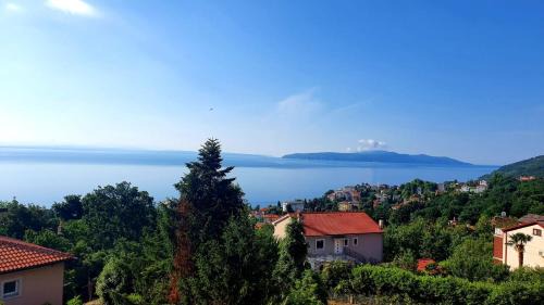 Opric Apartment | Apartman Maroon - Savršen pogled i miran odmor