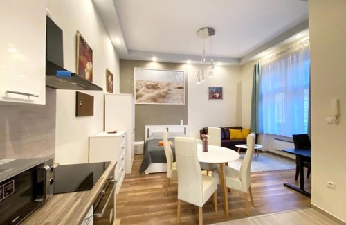 Terezvaros Apartment | Apartman Opera