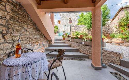 Tinjan Apartment | Apartman Sara