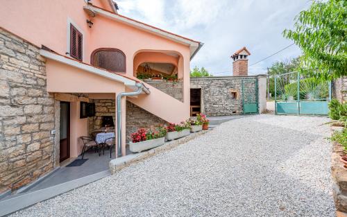 Tinjan Apartment | Apartman Sara
