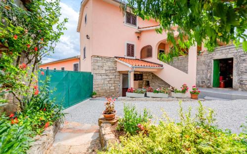 Tinjan Apartment | Apartman Sara