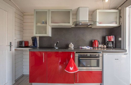 Les Adrets-de-l'Esterel Apartment | Apartment 'Chalet De Charme' with Mountain View, Wi-Fi and Air Conditioning
