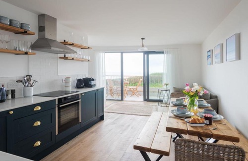 Hope-Cove House | Apartment 13, Willow Cove