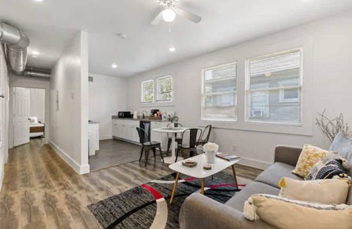 Tobin Hill Apartment | Apartment ∙ 2 bedrooms ∙ 8 guests