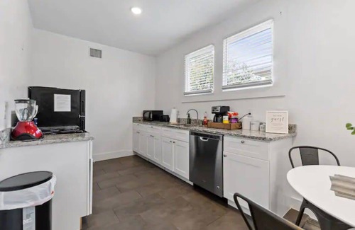 Tobin Hill Apartment | Apartment ∙ 2 bedrooms ∙ 8 guests