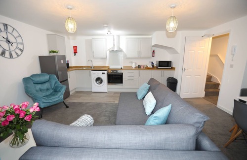 Lympstone Apartment | Apartment 2, The Strand, Exmouth, By RentMyHouse