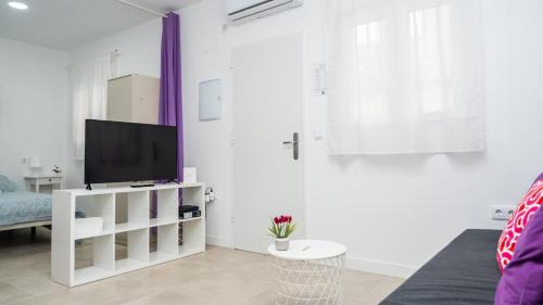 Ciudad Lineal Apartment | Apartment 5 Private complex Parking 4 people