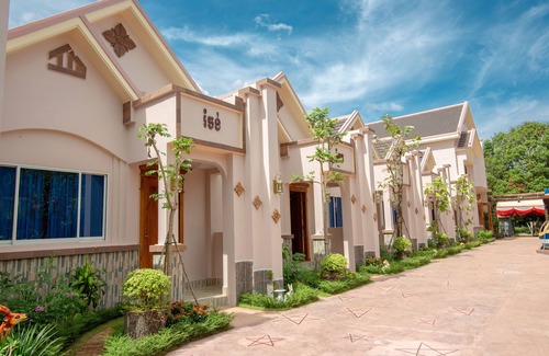 Sangkat Sla Kram Apartment | Apartment A with Swimming Pool - Kravan Flower