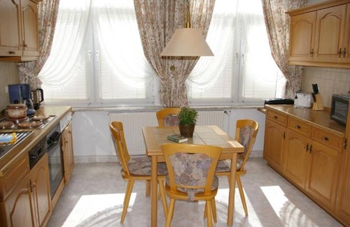 Bad Pyrmont Apartment | Apartment Am Hylligen Born - Apartment, shower and bath, toilet (bookable)