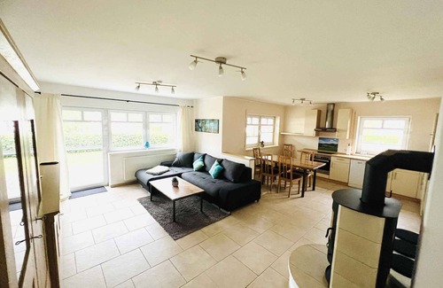 Lenne Apartment | Apartment 'Am Kamp' with Mountain View, Private Terrace and Wi-Fi
