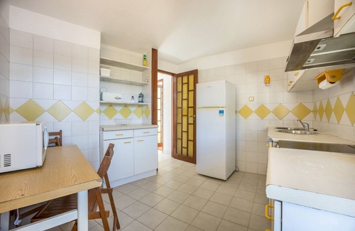 Baiona Apartment | Apartment 'Amarelo' with Private Terrace, Balcony and Wi-Fi