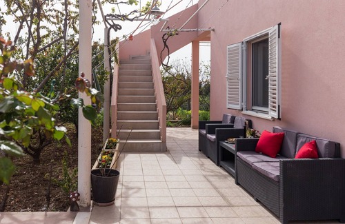 Banici Apartment | Apartment Ani - Two Bedroom Apartment with Terrace and Garden View