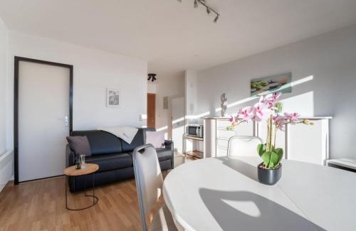 Bredene Apartment | Apartment Appartement 64-202 by Interhome