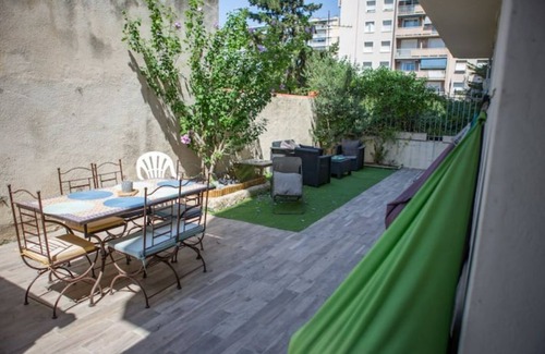7th Arrondissement Apartment | Apartment at the foot of Notre Dame de Garde
