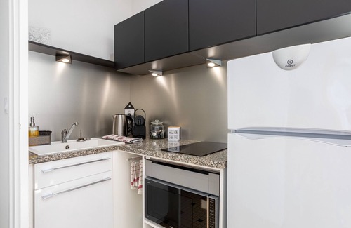 Chateau-Thebaud House | Apartment 'Au Milieu Des Vignes' with Private Terrace, Private Garden and Wi-Fi