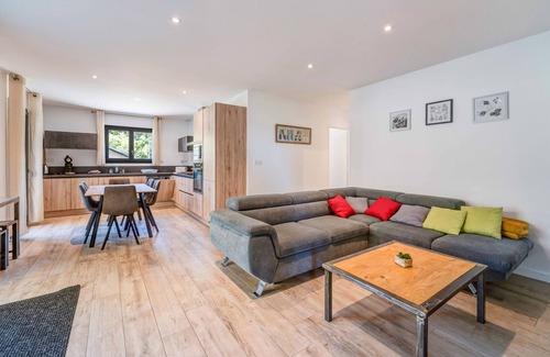 Ax-les-Thermes Apartment | Apartment 'Aux Pieds Des Pistes - Appt A' with Mountain View, Wi-Fi and Air Conditioning
