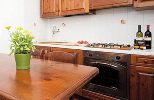 Campochiesa Apartment | Apartment 'Begonia' with Shared Pool, Shared Garden and Wi-Fi