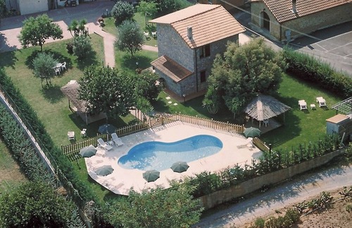 Campochiesa Apartment | Apartment 'Begonia' with Shared Pool, Shared Garden and Wi-Fi